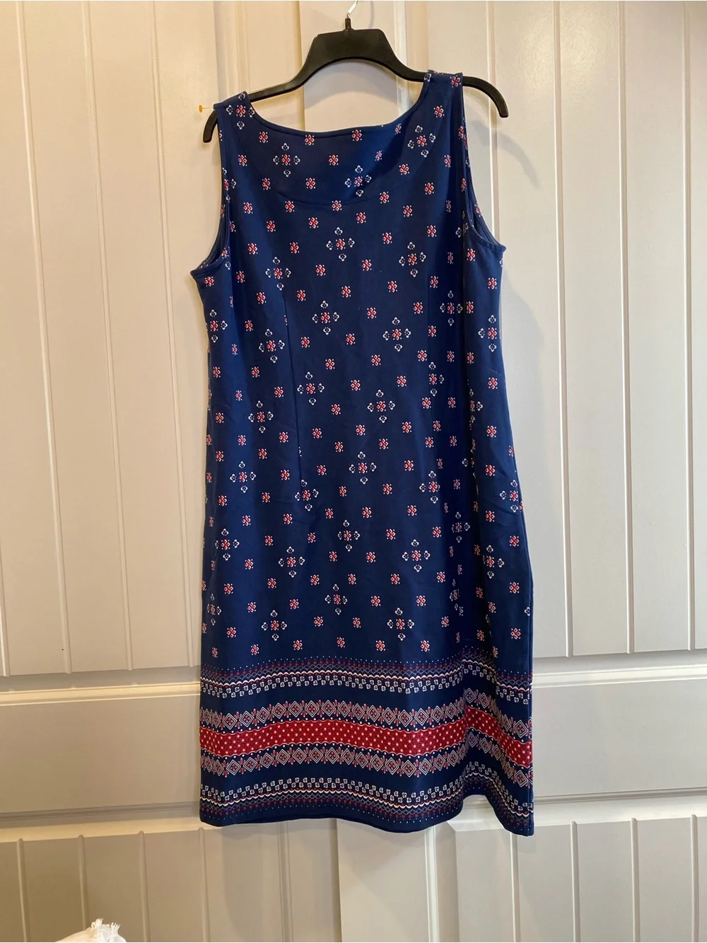 Sleeveless Navy Printed Shift Dress with Red Accents - Picture 5 of 11